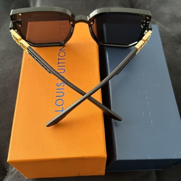 Louis Vuitton sunglasses - Picture 8 of 8